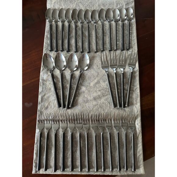 34 Pc Cambridge Stainless Steel set Modern darkened dinner dessert spoons 18/10 - Picture 2 of 14
